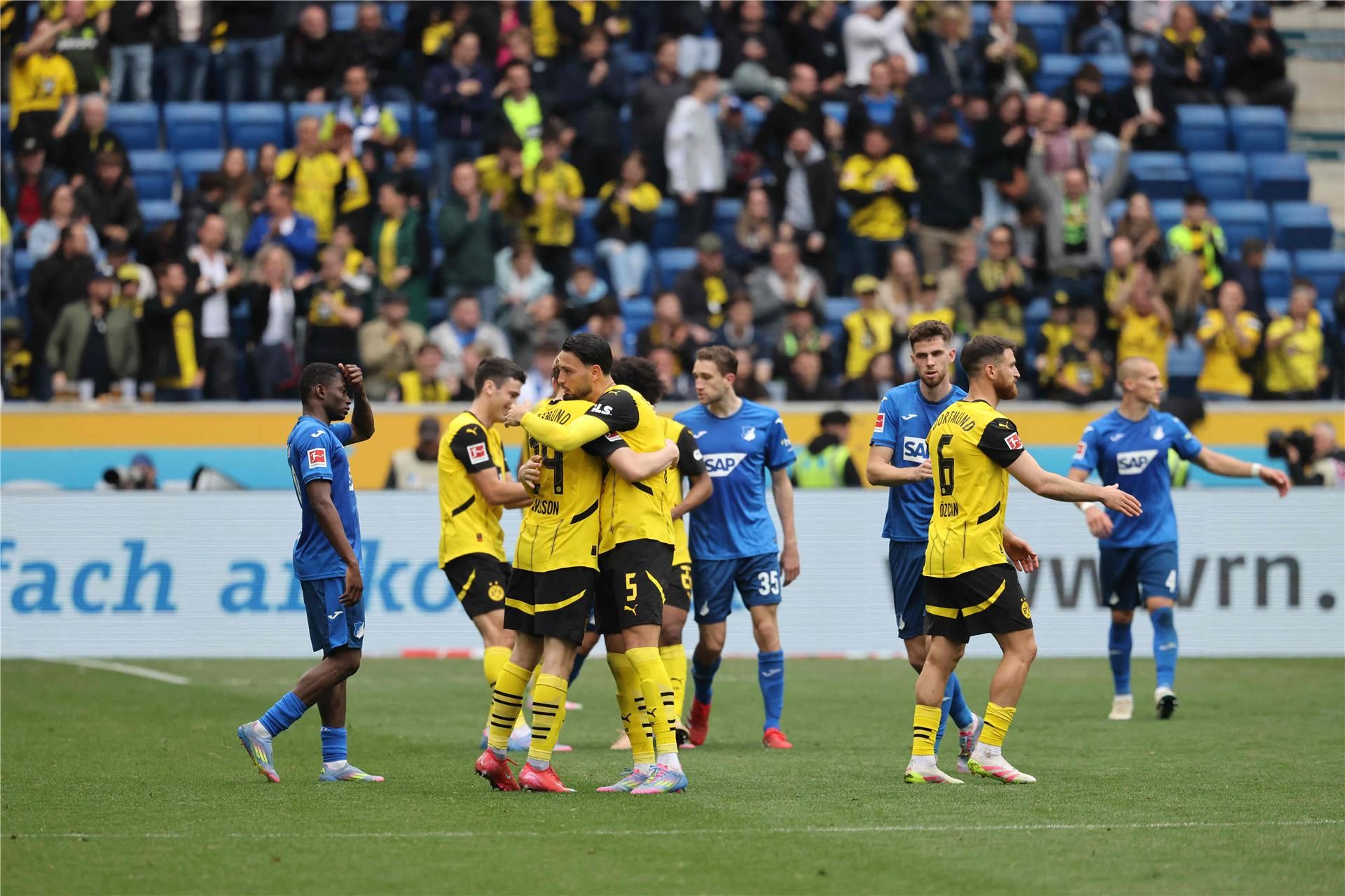 لاعبو بوروسيا دورتموند