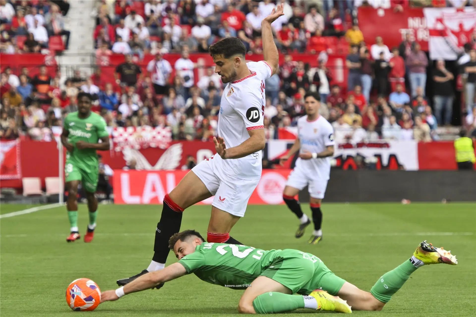 ?i=epa%2fsoccer%2f2025-05%2f2025-05-04%2f2025-05-04-12073209_epa