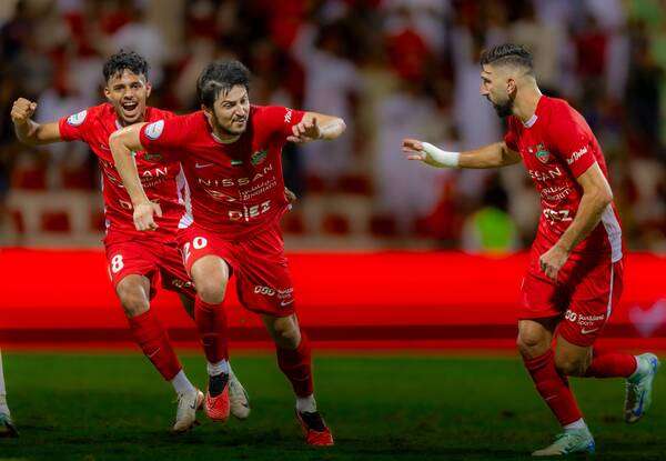 لاعبو شباب الأهلي