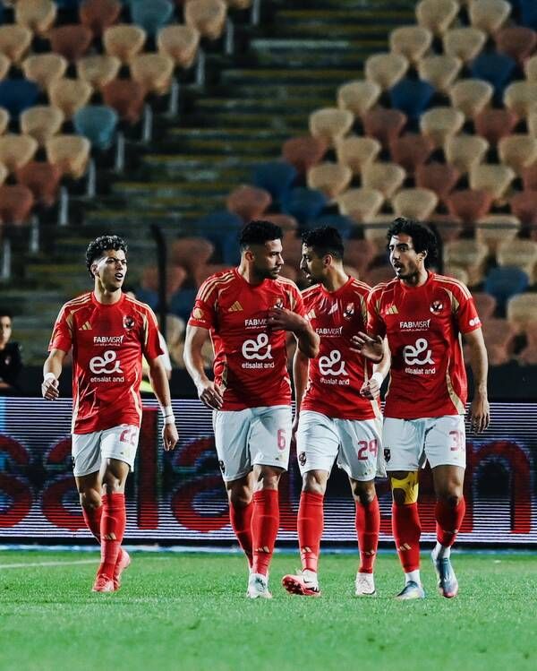 لاعبو الأهلي