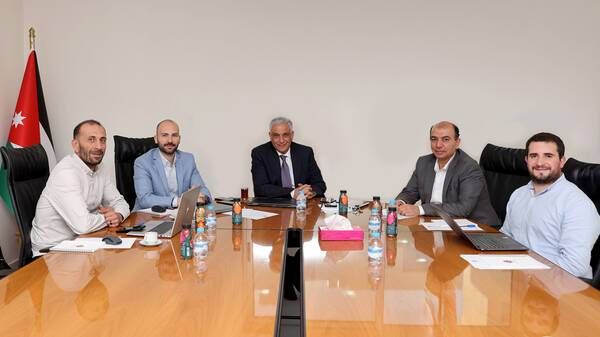 من الاجتماع