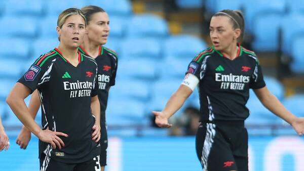 لاعبات آرسنال