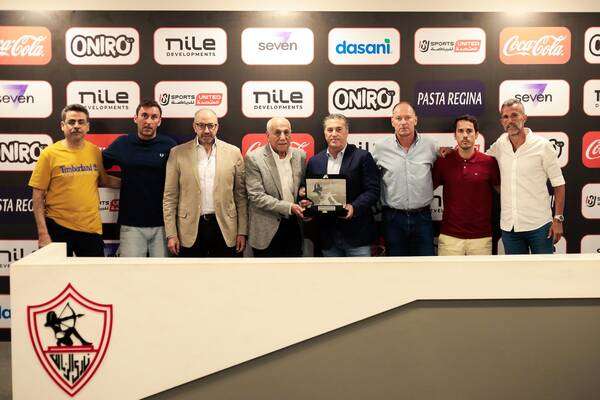 من تكريم بيسيرو وجهازه المعاون