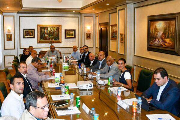 من الاجتماع