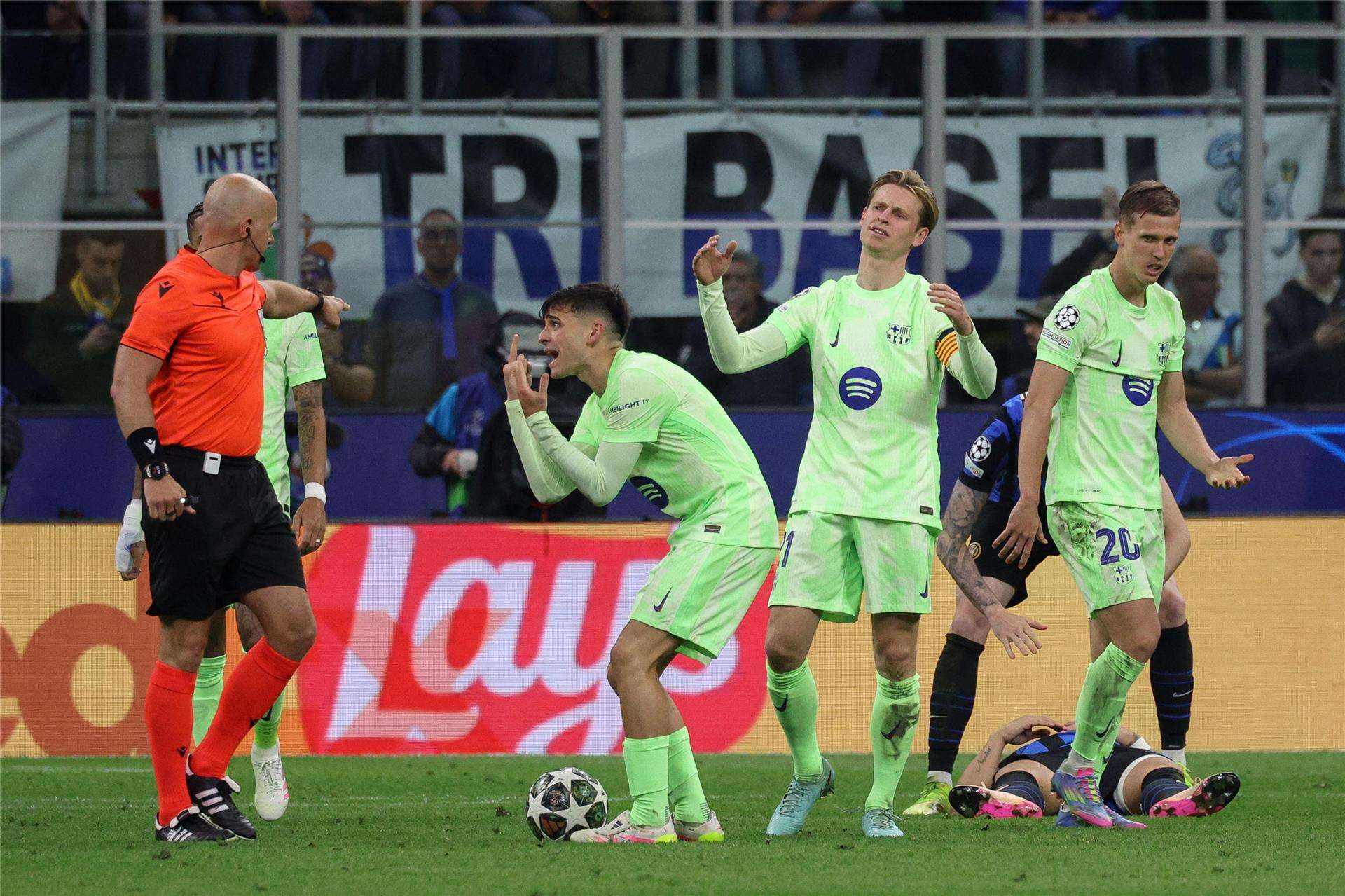 مارتشينياك مع لاعبي البارسا