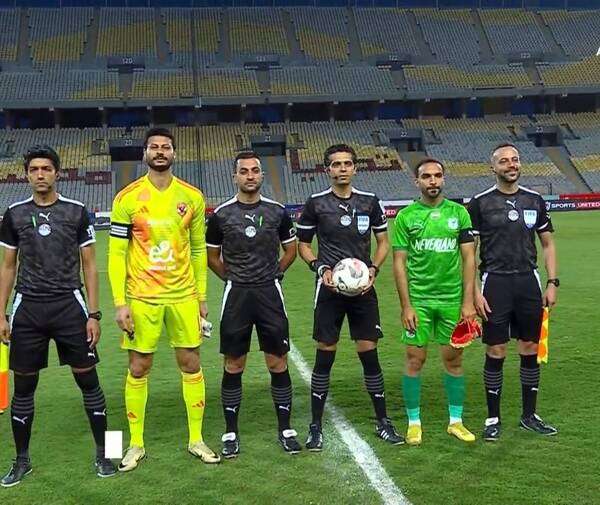 الفريقان قبل المباراة