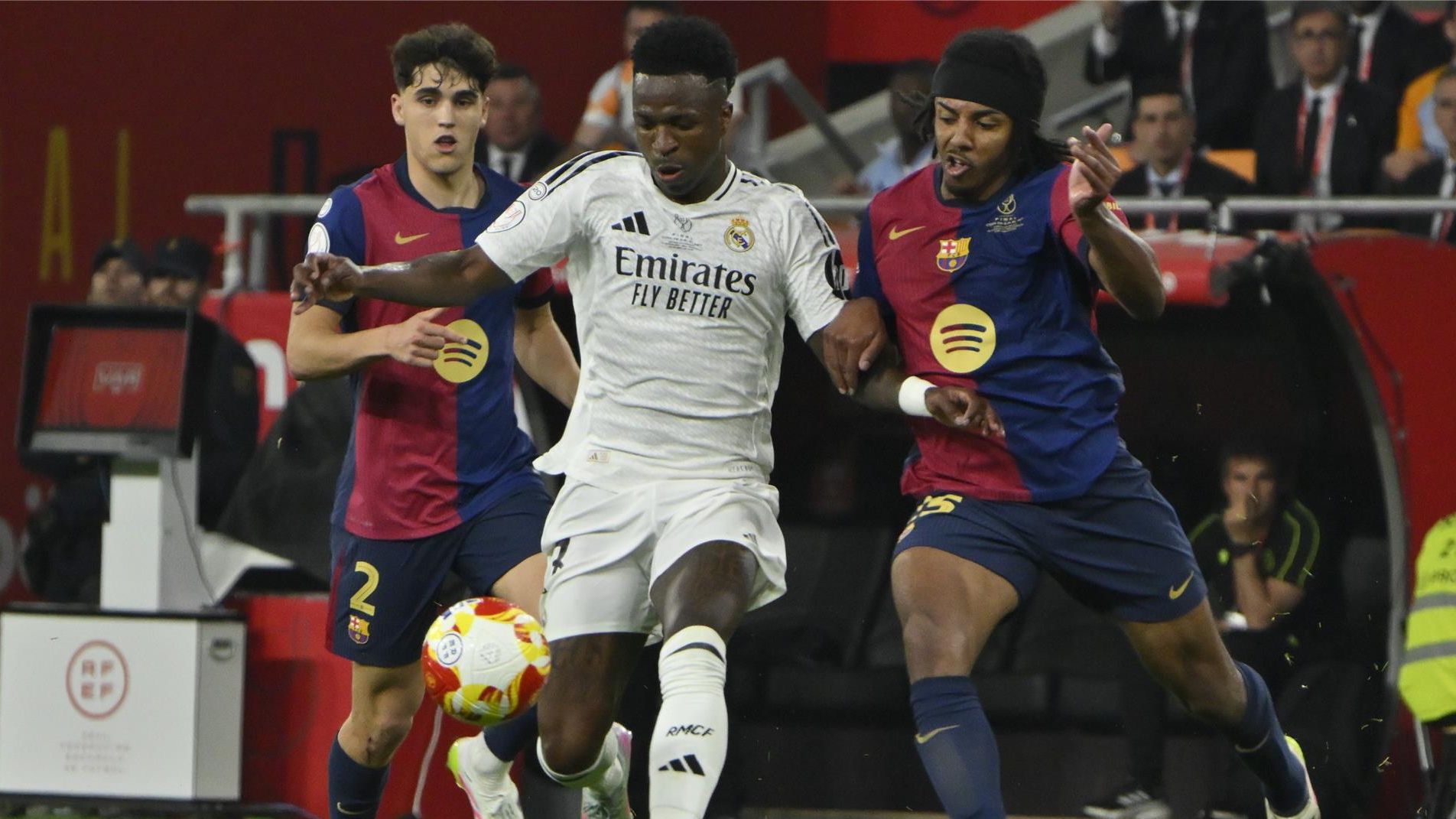 مواجهة سابقة بين ريال مدريد وبرشلونة