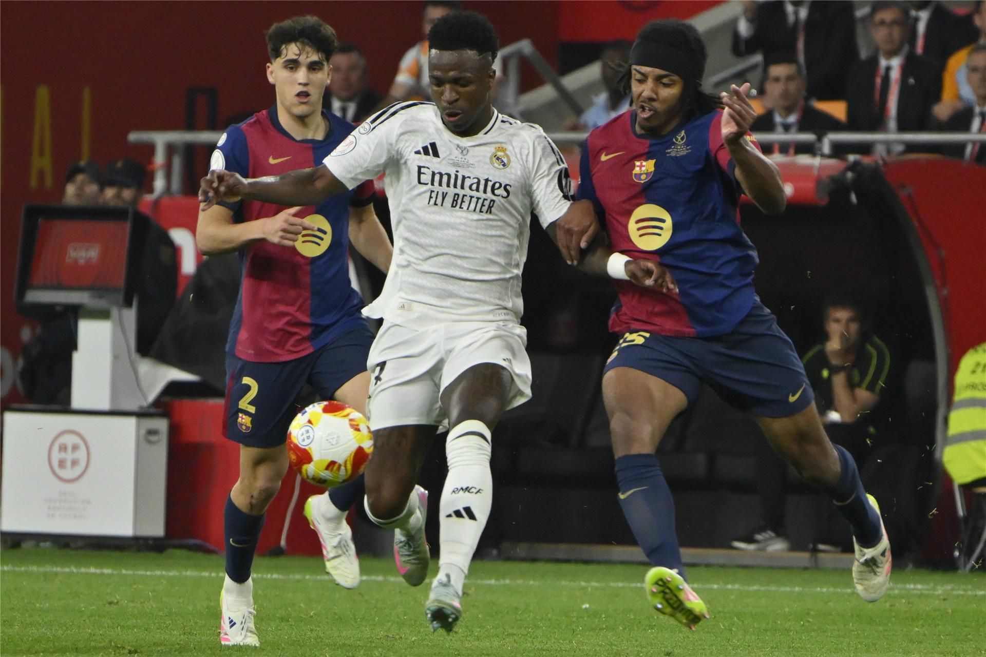 كلاسيكو سابق بين الفريقين