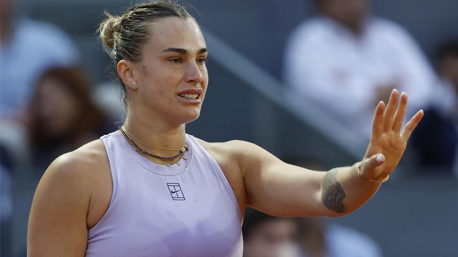 Sabalenka bailando TikTok en la pista junto a Alcaraz