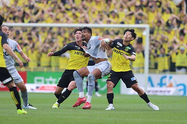 من مواجهة كاشيوا ريسول وفاجيانو أوكاياما