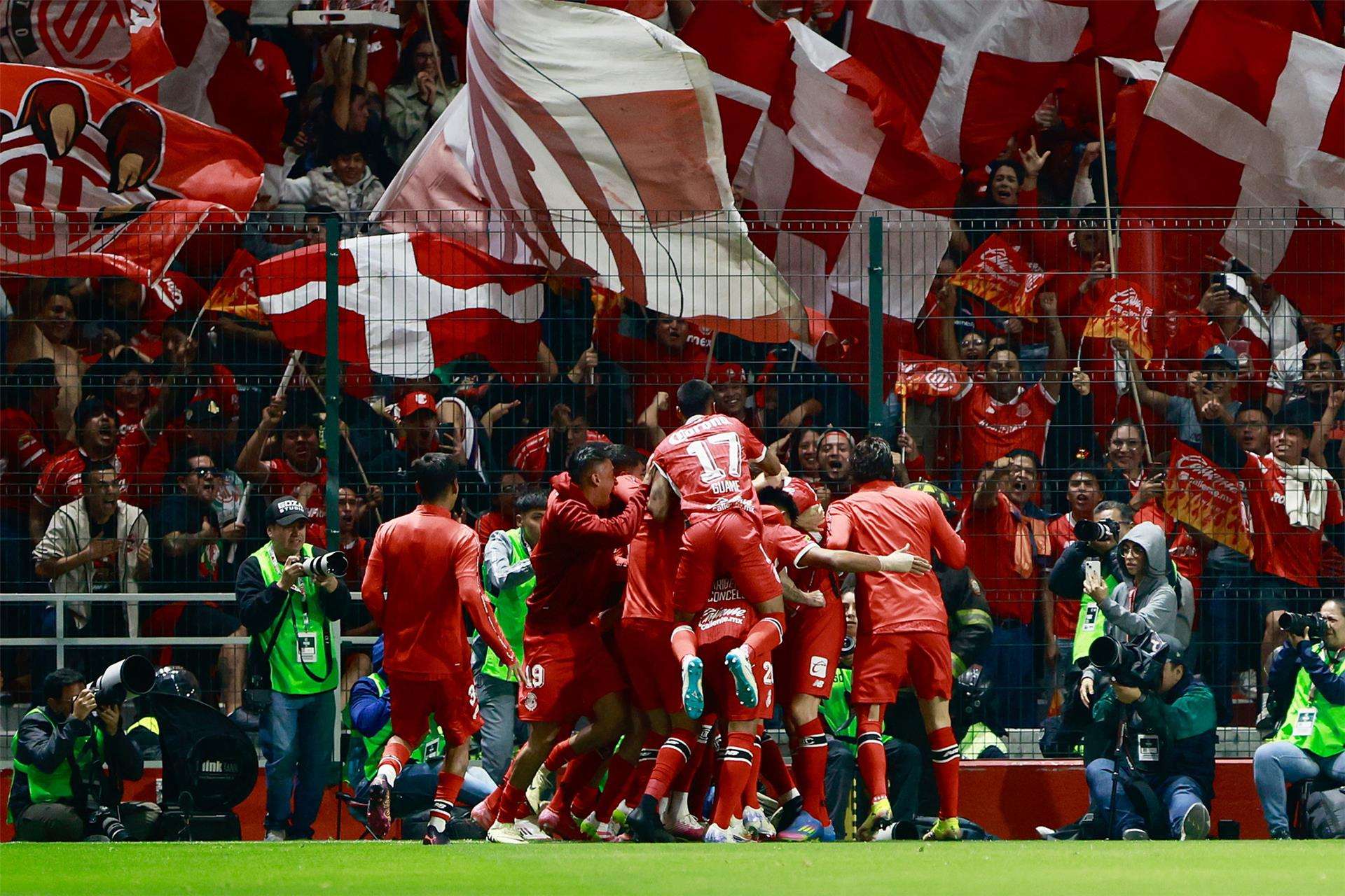 فرحة لاعبي تولوكا