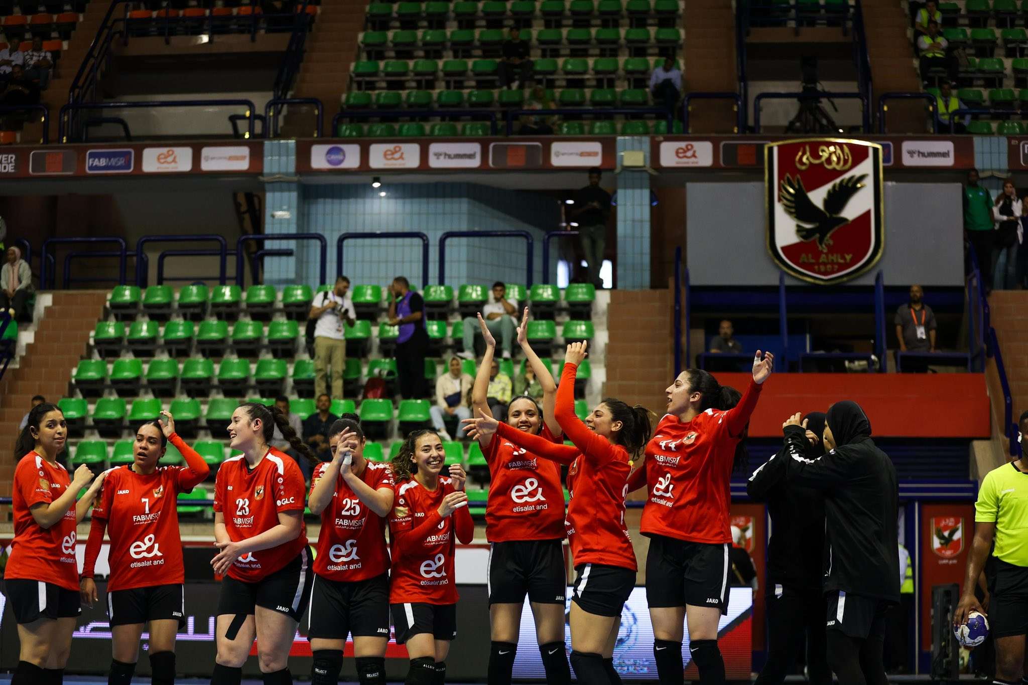 لاعبات الأهلي