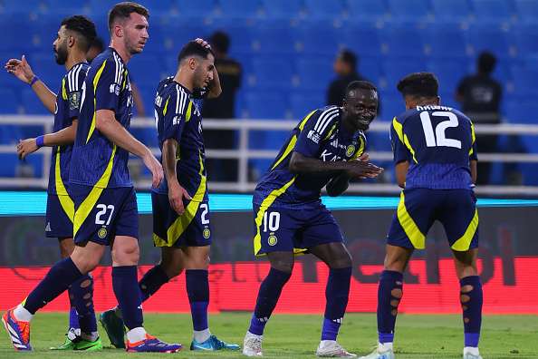 ماني يحتفل بالتسجيل