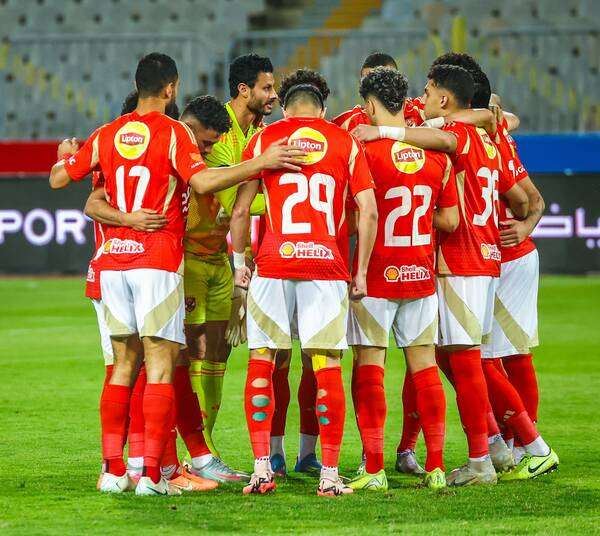 لاعبو الأهلي