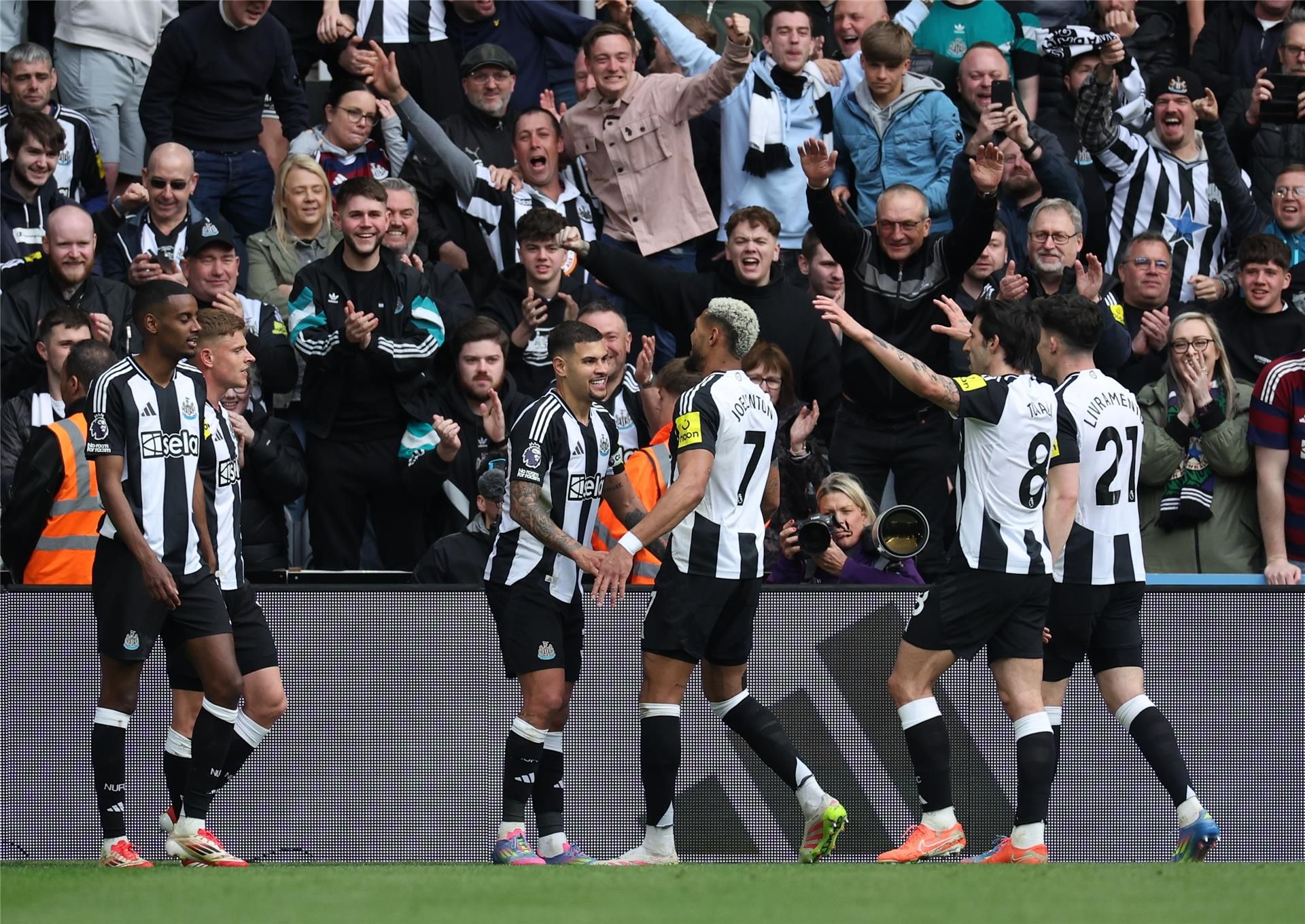 لاعبو نيوكاسل