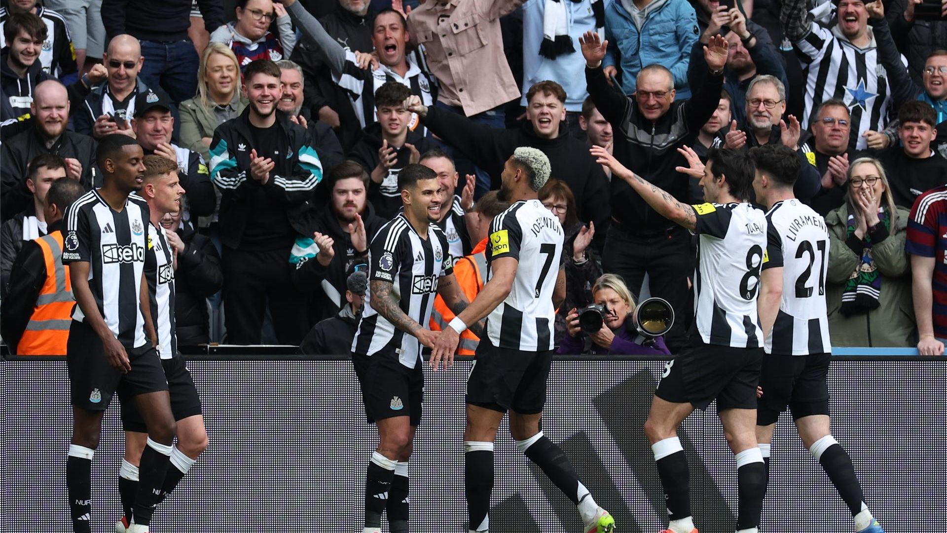 لاعبو نيوكاسل