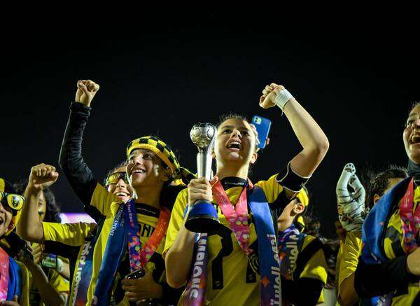 ديالا سروجي مع الكأس