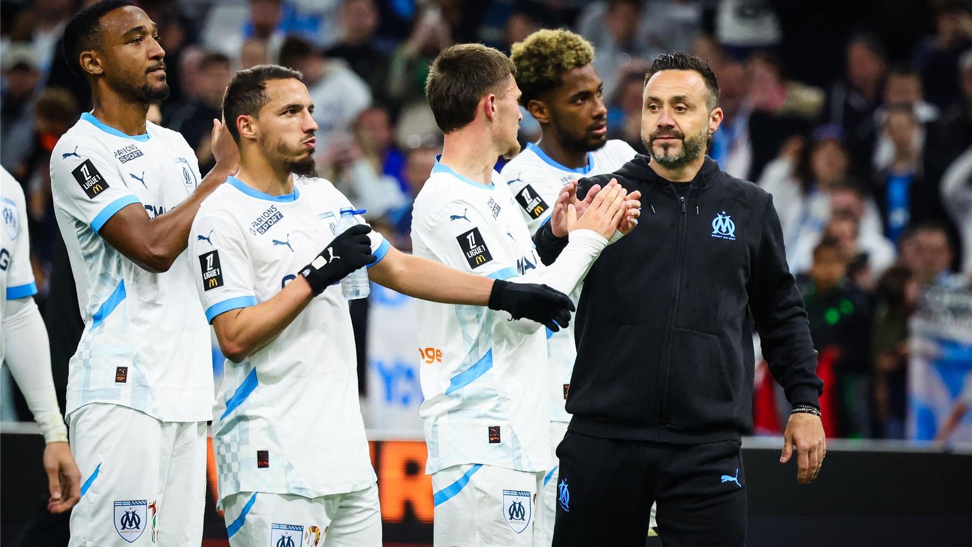 Himed Abdeli signing with Marseille with Algerian flag
