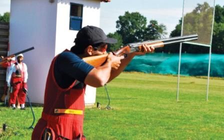 رامي المنتخب الإماراتي سيف خليفة بن فطيس