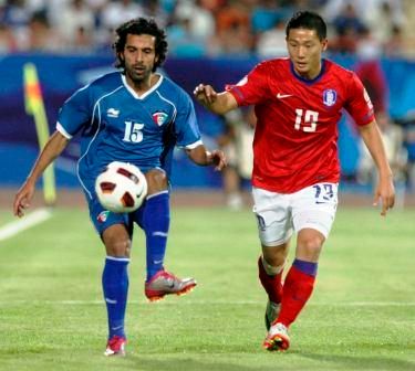  وليد علي  لاعب منتخب الكويت الأول لكرة القدم 