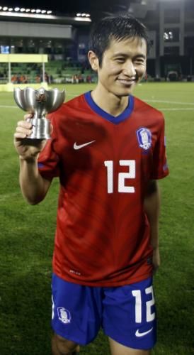 المدافع الكوري الجنوبي لي يونج بيو 