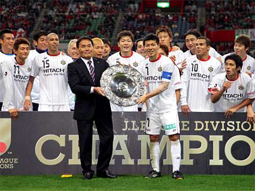 فرحة لاعبو فريق كاشيوا بلقب الدوري الياباني 2011