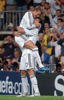 بيكهام فرحا مع نستلروي