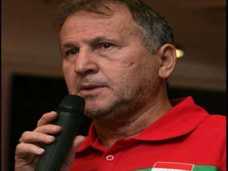  المدرب البرازيلي زيكو 