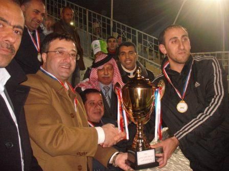 القواسمة يسلم الكأس لمحمد عبد الحليم