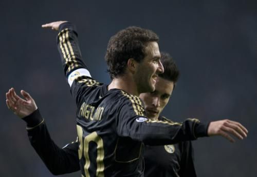 2011-12-07t204803z_01_rvl006_rtridsp_3_soccer-champions_reuters