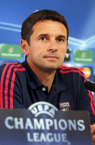 2011-09-26t152520z_01_rpr06_rtridsp_3_soccer-champions_reuters