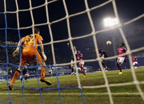 2011-12-07t221442z_01_nso22_rtridsp_3_soccer-champions_reuters