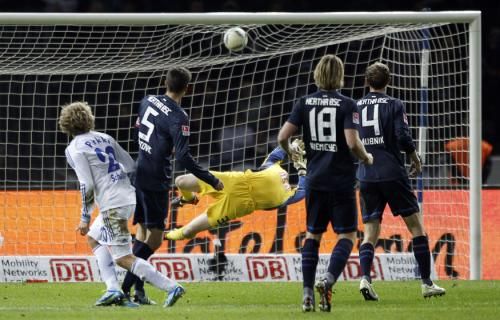 2011-12-09t203328z_01_fab14_rtridsp_3_soccer-germany_reuters