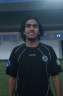 الدولي طلال البلوشي لاعب فريق الكرة بنادي السد القطري