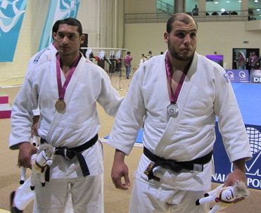 التونسي فيصل (يمين)