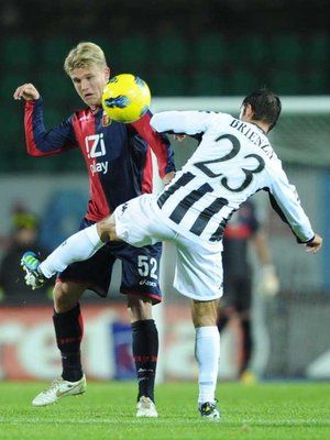 لقطة من مباراة سيينا وجنوه