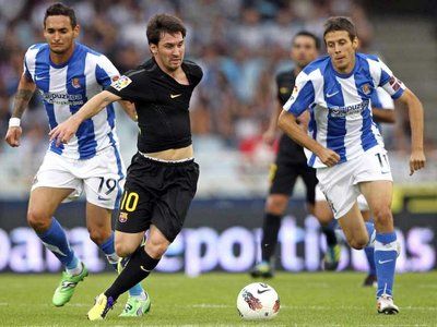 لياسين كادامورو يحاول ايقاف ميسي