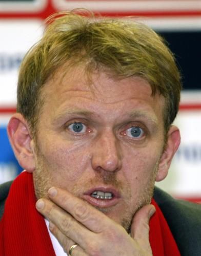 2010-12-09t200237z_01_bel07_rtridsp_3_soccer-europe-redstar_reuters