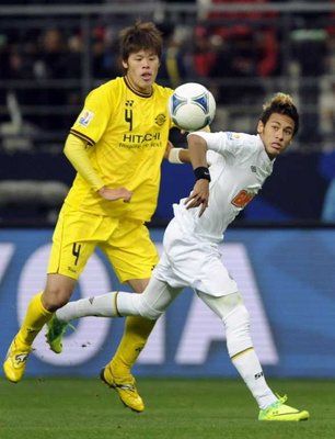 صراع كروي بين هيروكي ساكاي ونيمار