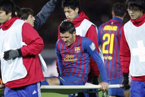 2011-12-15t143203z_01_toy711_rtridsp_3_soccer-world-barcelona-villa_reuters