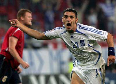 اليوناني كاستوناريس ينطلق محتفلا بتسجيله هدف الفوز 