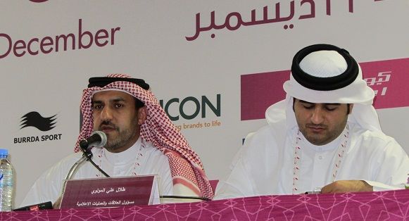 حسن المحمدي عضو اللجنة المنظمة (يسار) 
