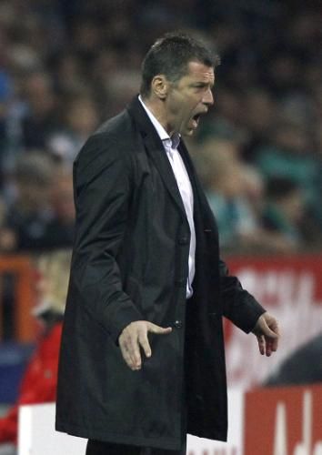 2010-11-13t172939z_01_cha117_rtridsp_3_soccer-germany_reuters