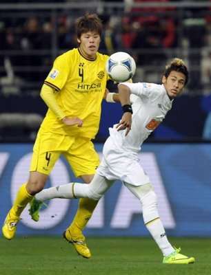 هيروكي ساكاي ( يسار )