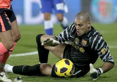 حارس مرمى فريق برشلونة الإسباني فيكتور فالديس