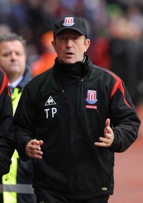  توني بوليس المدير الفني لنادي ستوك سيتي الإنجليزي