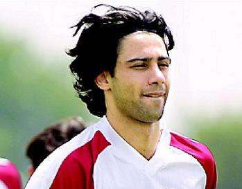  الإيراني فرهاد مجيدي مهاجم المنتخب الإيراني لكرة القدم 