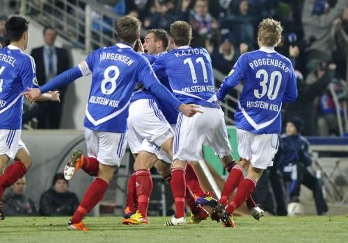 2011-12-21t184106z_01_mmm100_rtridsp_3_soccer-germany_reuters