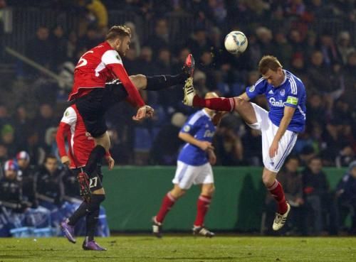 2011-12-21t184238z_01_mmm102_rtridsp_3_soccer-germany_reuters