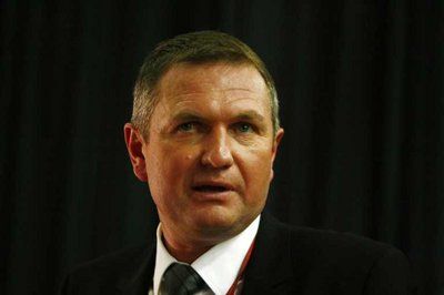  مدرب الفريق الأول لكرة القدم مايتاج كيك 